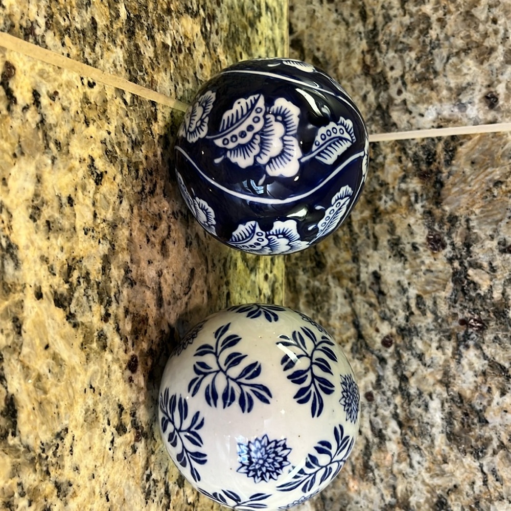 Decorative Chinese Porcelain Balls